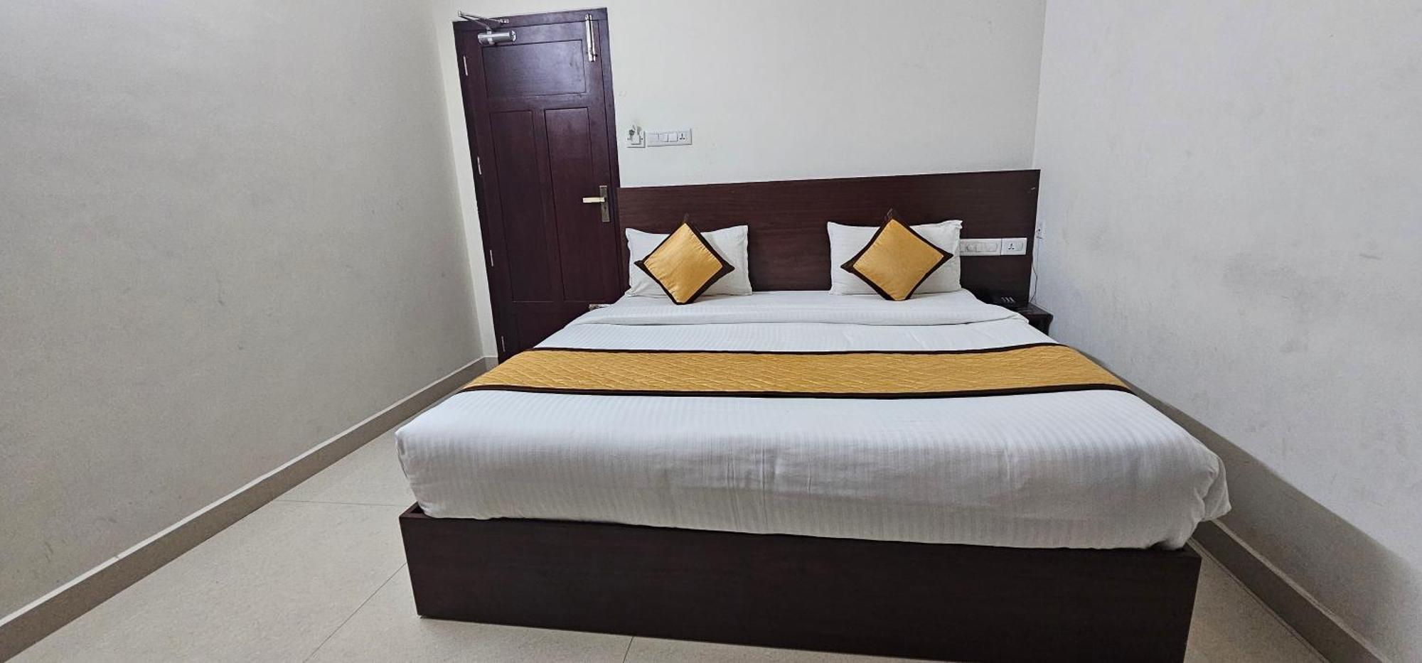Blueway Residency Downtown Hotel تريفِندرم المظهر الخارجي الصورة